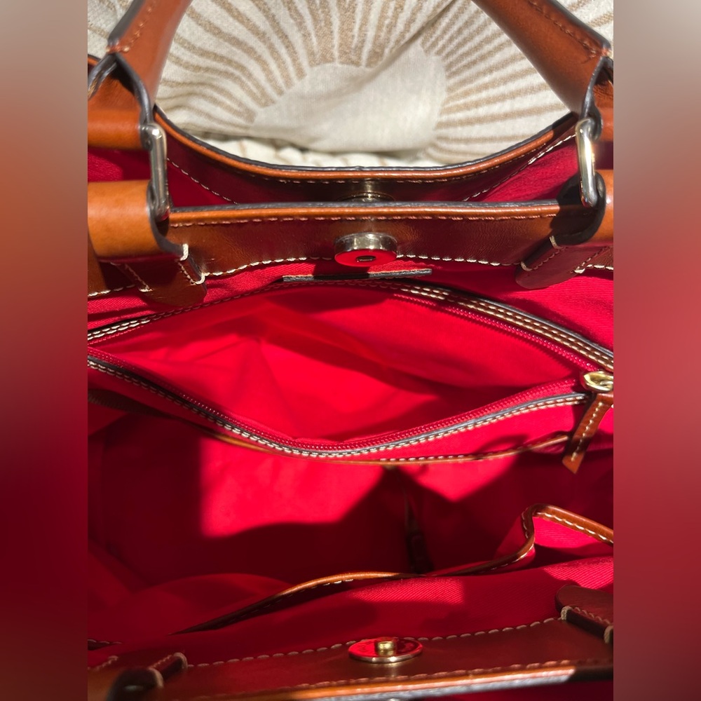 Dooney and Bourke Large Barlow bag and dust bag - Picture 4 of 16